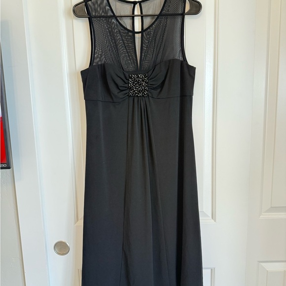 Chic black shift dress with beaded detail and netting - by Donna Ricco. Size 10 - Picture 1 of 7